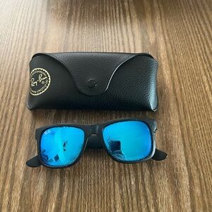 Ray-Ban Black with blue lenses 4165 JUSTIN 622/55